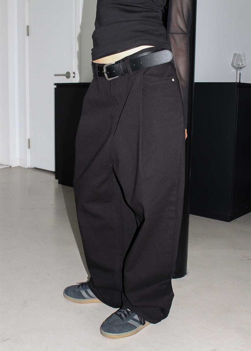 TUCK WIDE DENIM PANTS