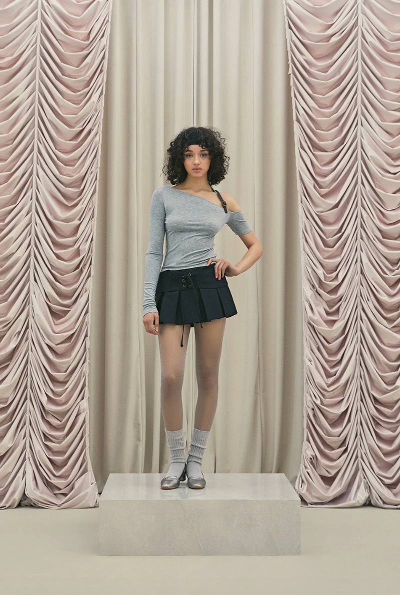 threetimes(スリータイムズ)の「Knit half knee socks - gray(Fashion Accessories)」