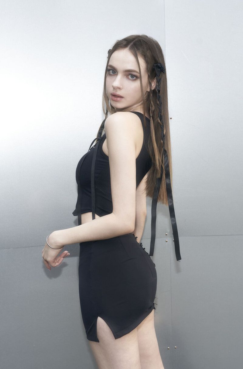  [Seow] Linked eyelet sleeveless, black