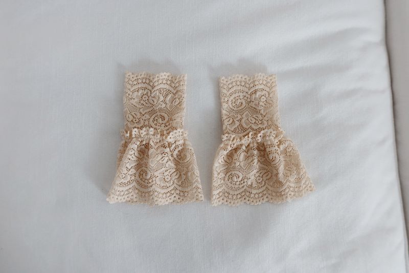 ROSÉ LACE ARM WARMERS