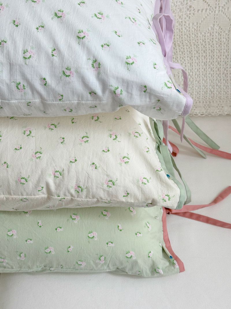 Flo ribbon string pillow cover floral pattern hotel style