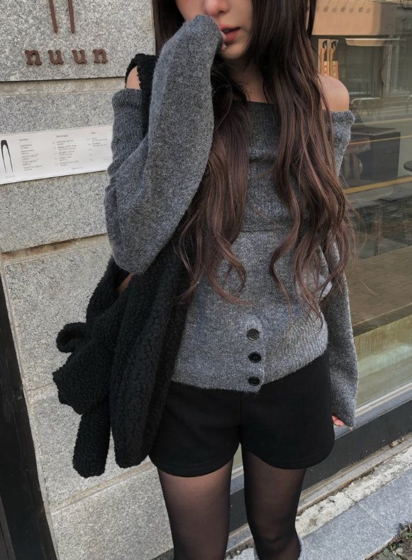 Denp Button Off-Shoulder Loose-Fit Knit