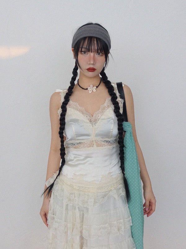 VIVIC（ビビク）の「EVAN LACE SATIN RIBBON CAMISOLE（Tops）」