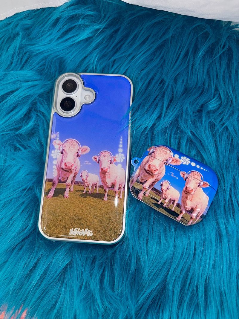 Furry Friends airpods case_Cow