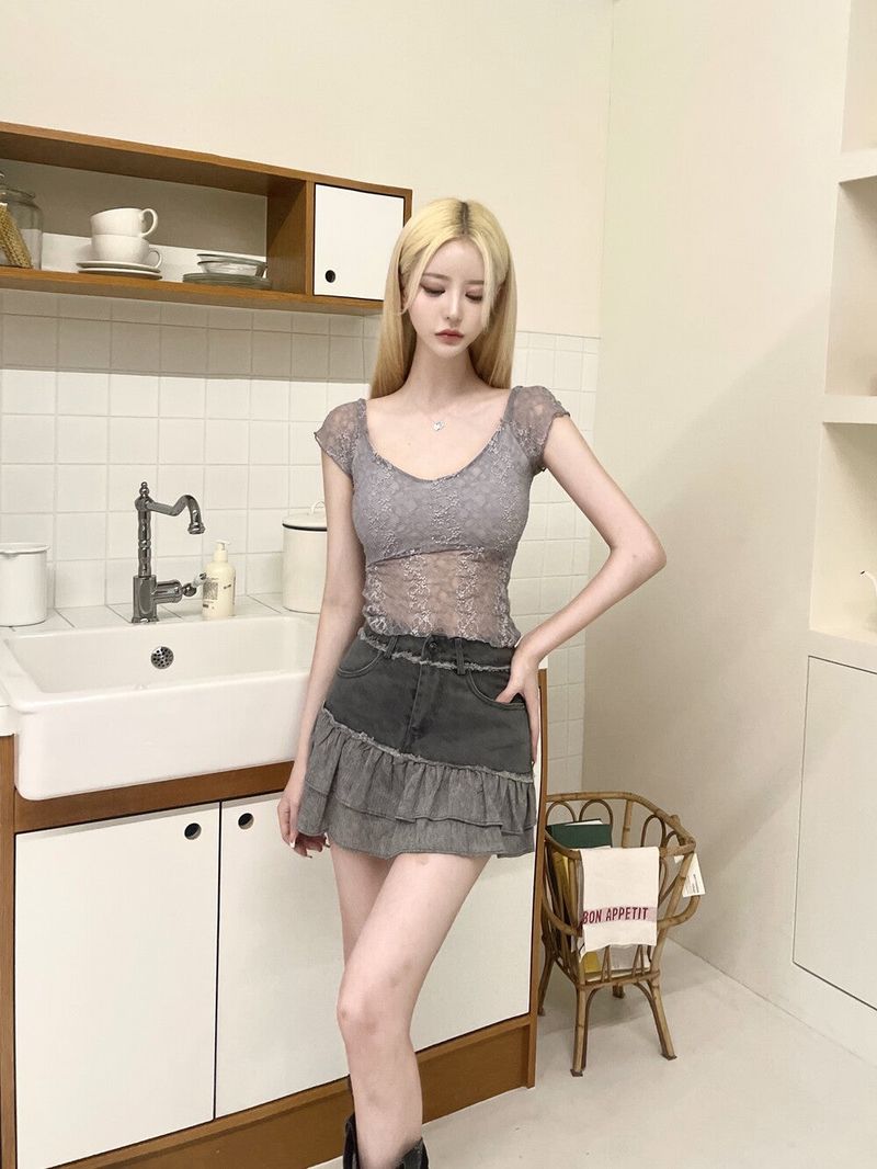 1367. Maybe lace crop T (3color)