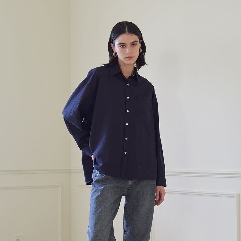 TMO BY 13MONTH(ティーエムオーバイサーティーンマンス)の「CASUAL SHIRT (NAVY)(Tops)」