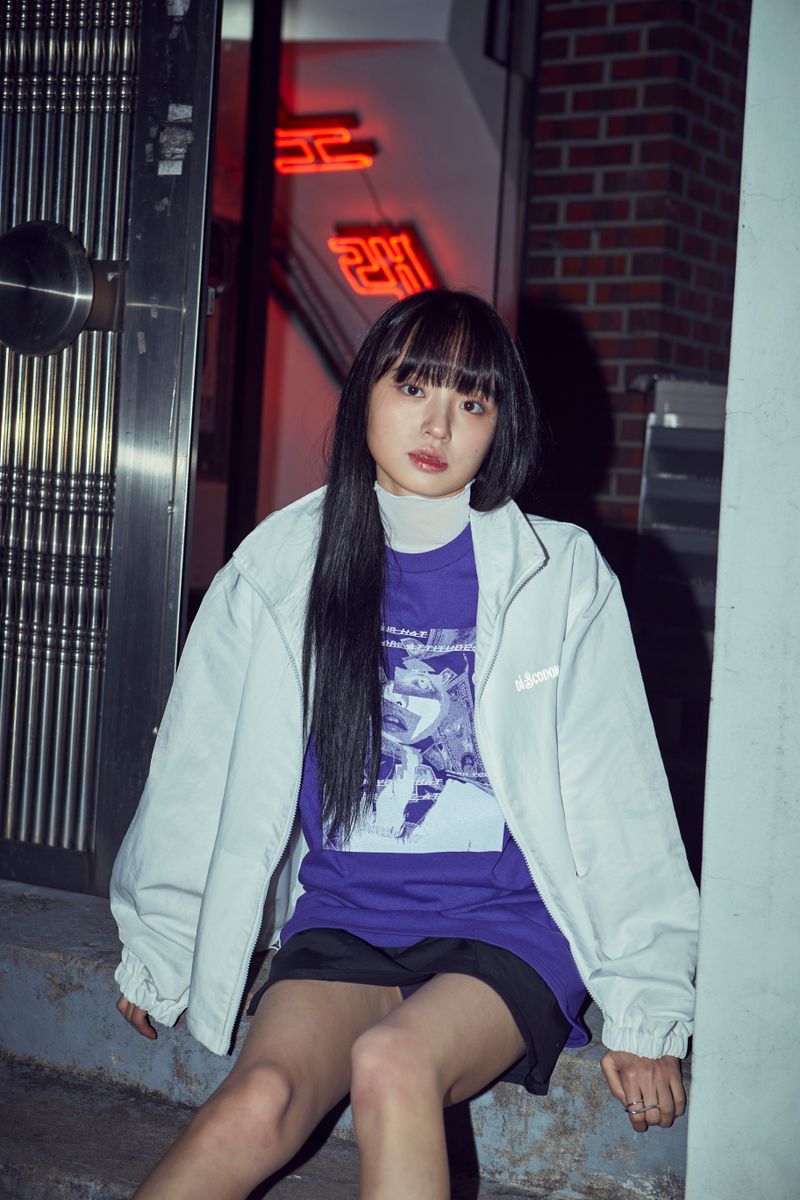 Reflective backpleat windbreaker_white