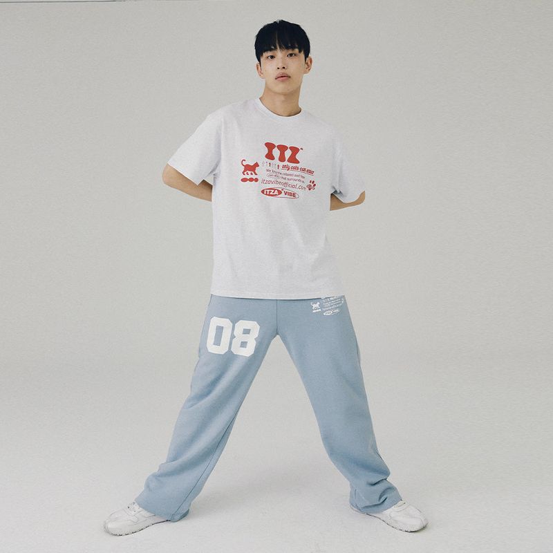 ITZAVIBE（イッザバイブ）の「08 MINI LOGO SWEAT PANTS - SKY BLUE（Pants）」