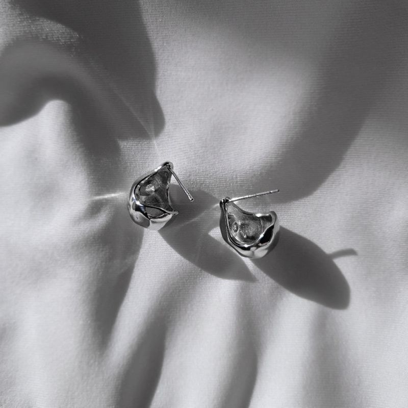 [VIVIZ シンビ Piercing] メテオペブルピアス - Silver Color