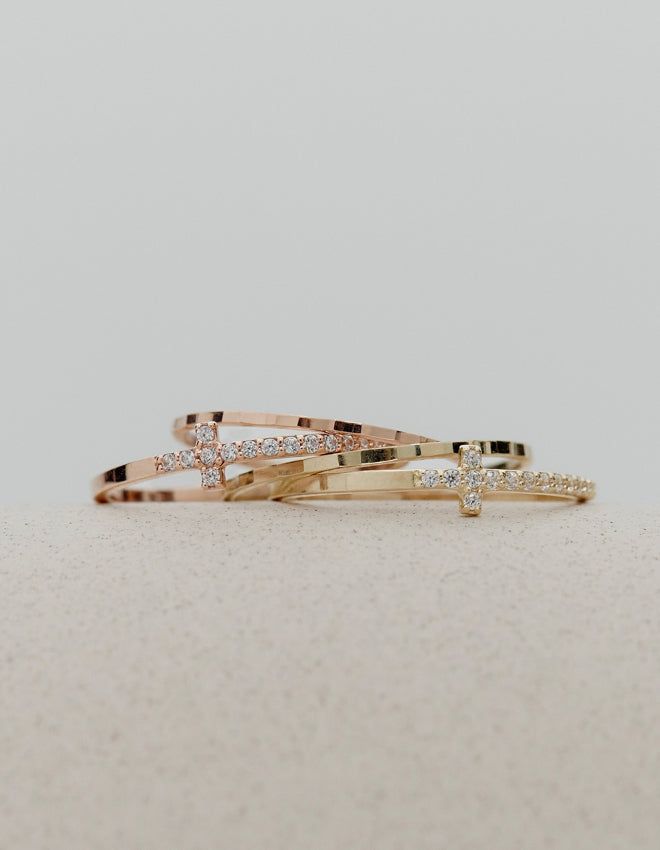 26SS★ Truly Essence 14K Cross Pave Ring