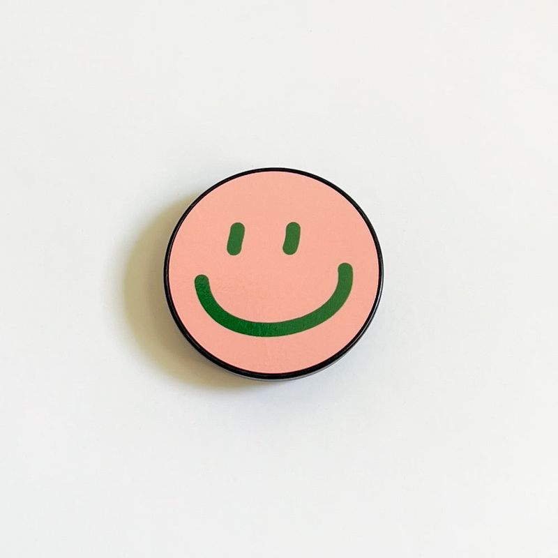 a3b3（エースリービースリー）の「Smile Pink Tok（Smartphone Accessories）」