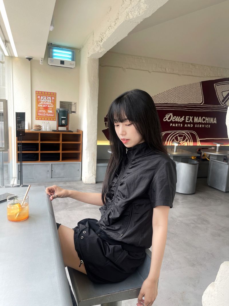 Wind high neck shirring short-sleeved jumper