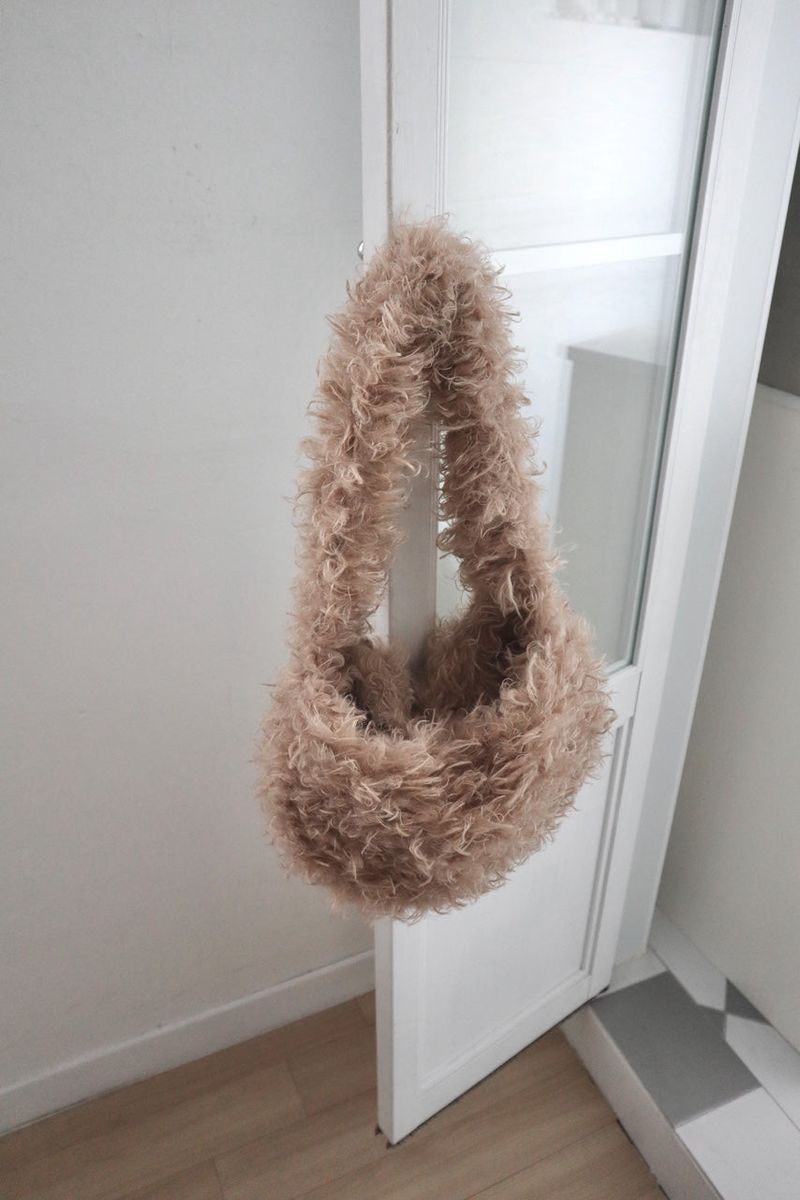 [MADE] BEBE PUPPY BAG (BEIGE) FUR BAG