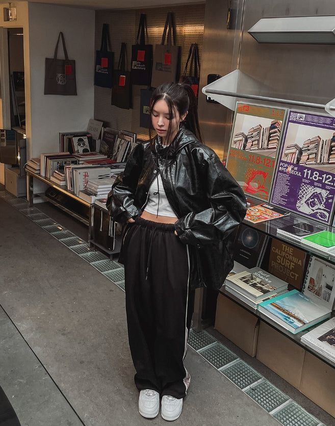 Seri glossy crack leather hoodie field jacket