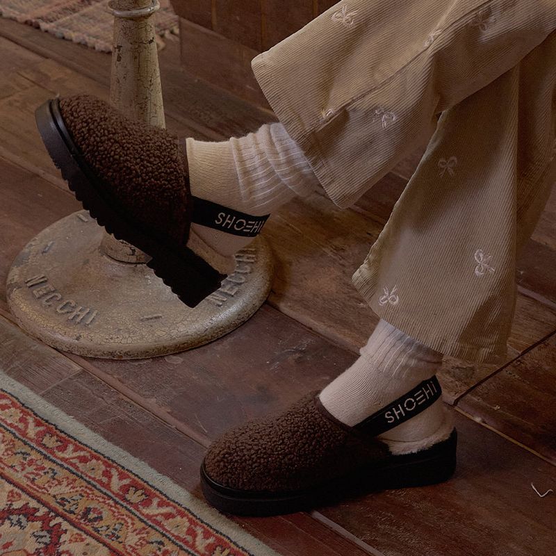 SHOEHI(シューハイ)の「 Embry Fur Strap Clog_B2400(2Colors)(Shoes)」