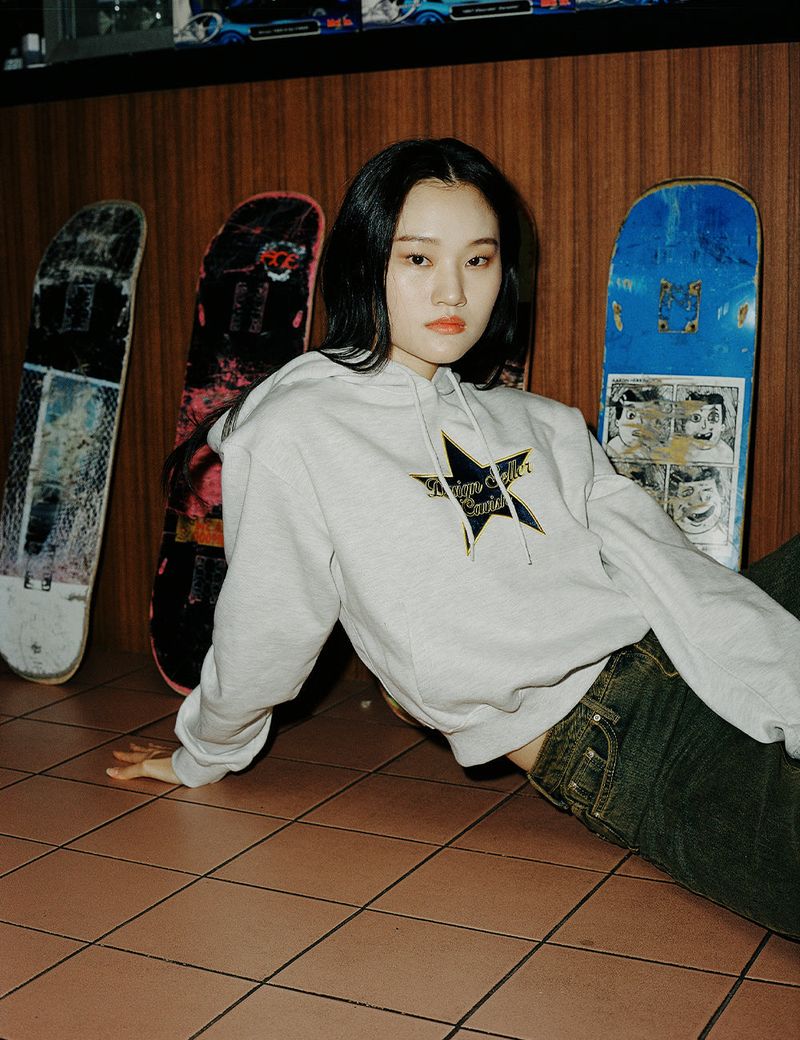 W STAR LOGO CROPPED HOODIE BLACK(CV2CFFM401A)