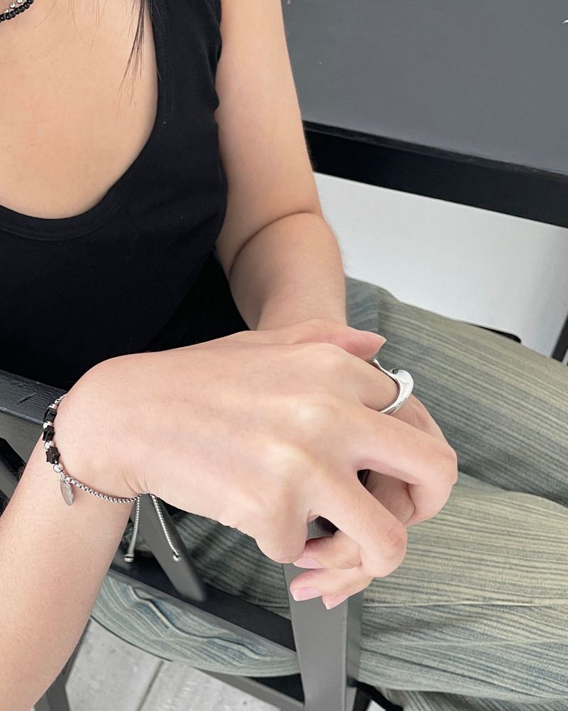 Fluid Curve Ring
