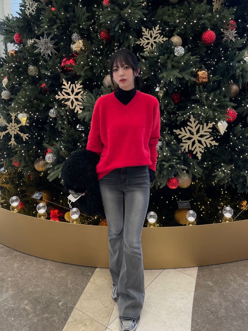 Bright V neck knit