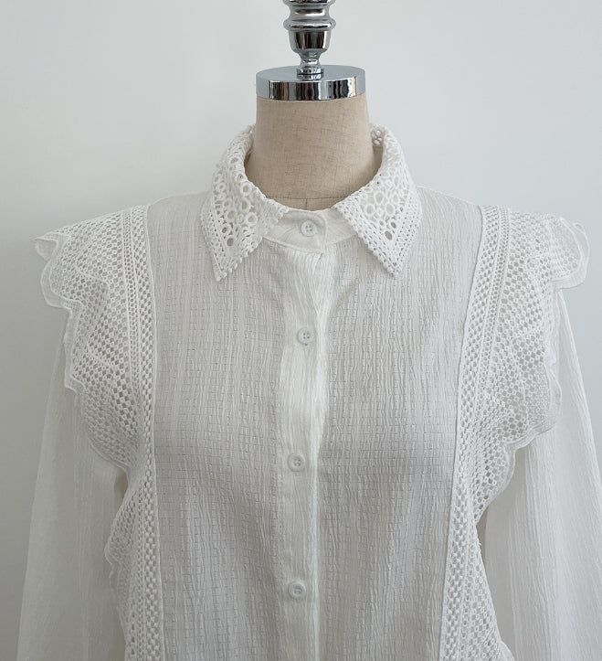 Crea Lace Collar Puff Blouse