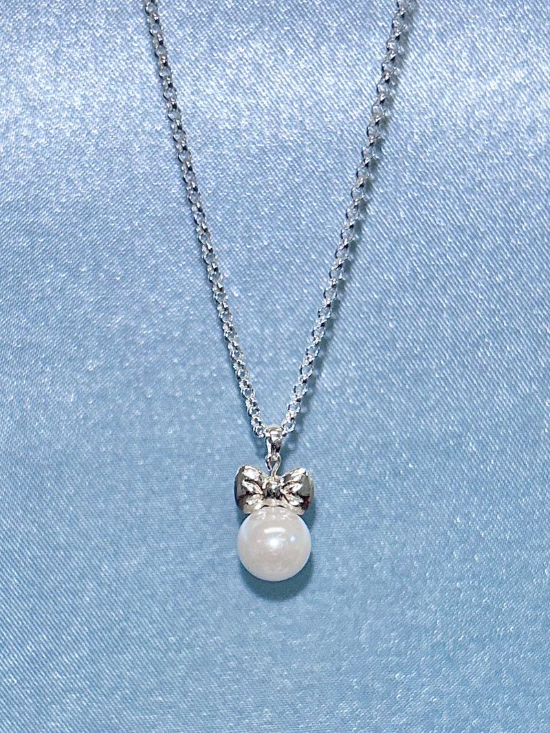 Ribbon Pearl Necklace
