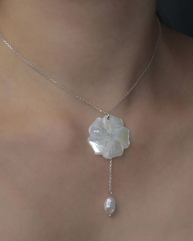 [MADE] moonlit rose nacre drop necklace