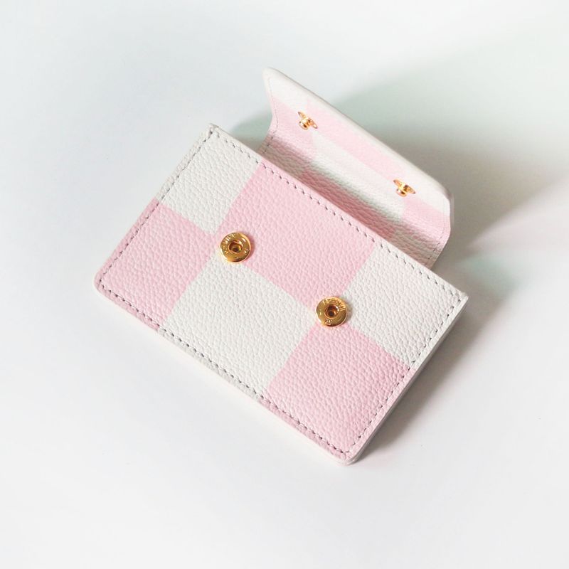 shape of' wallet - pink check