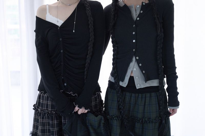 BUTTON RIBBED CARDIGAN BLACK