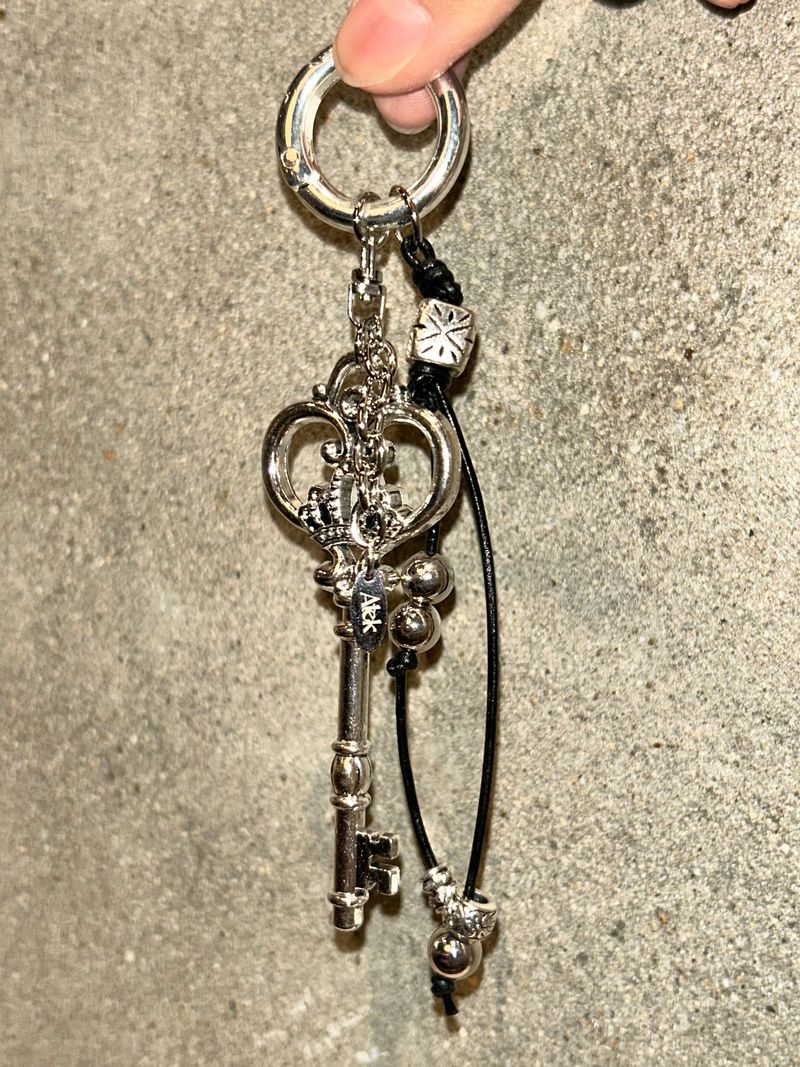 Vintage Crown Bold Keychain