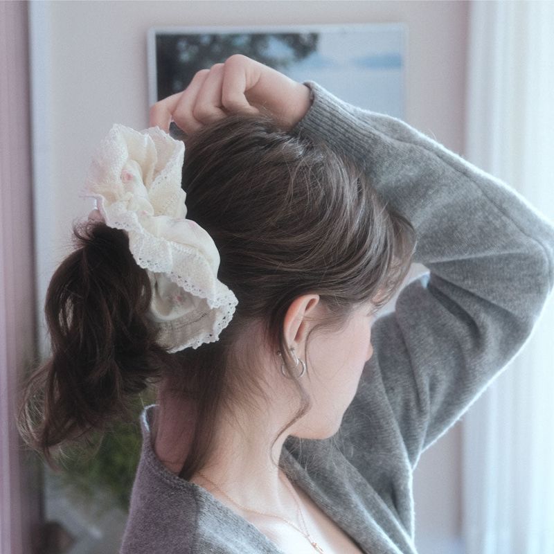 Lace scrunchie_floral