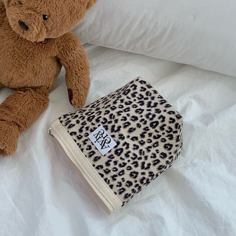 classic pouch_corduroy leopard ivory