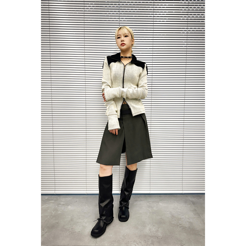 HIGH-NECK ZIP-UP: OFF-WHITE