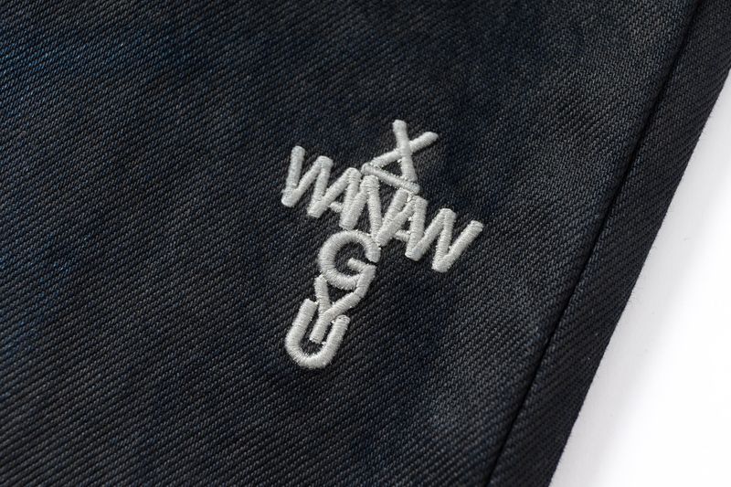 COATED KNIFE-SCRAPED HAND-WIPED DISTRESSED BOOTCUT JEANS
