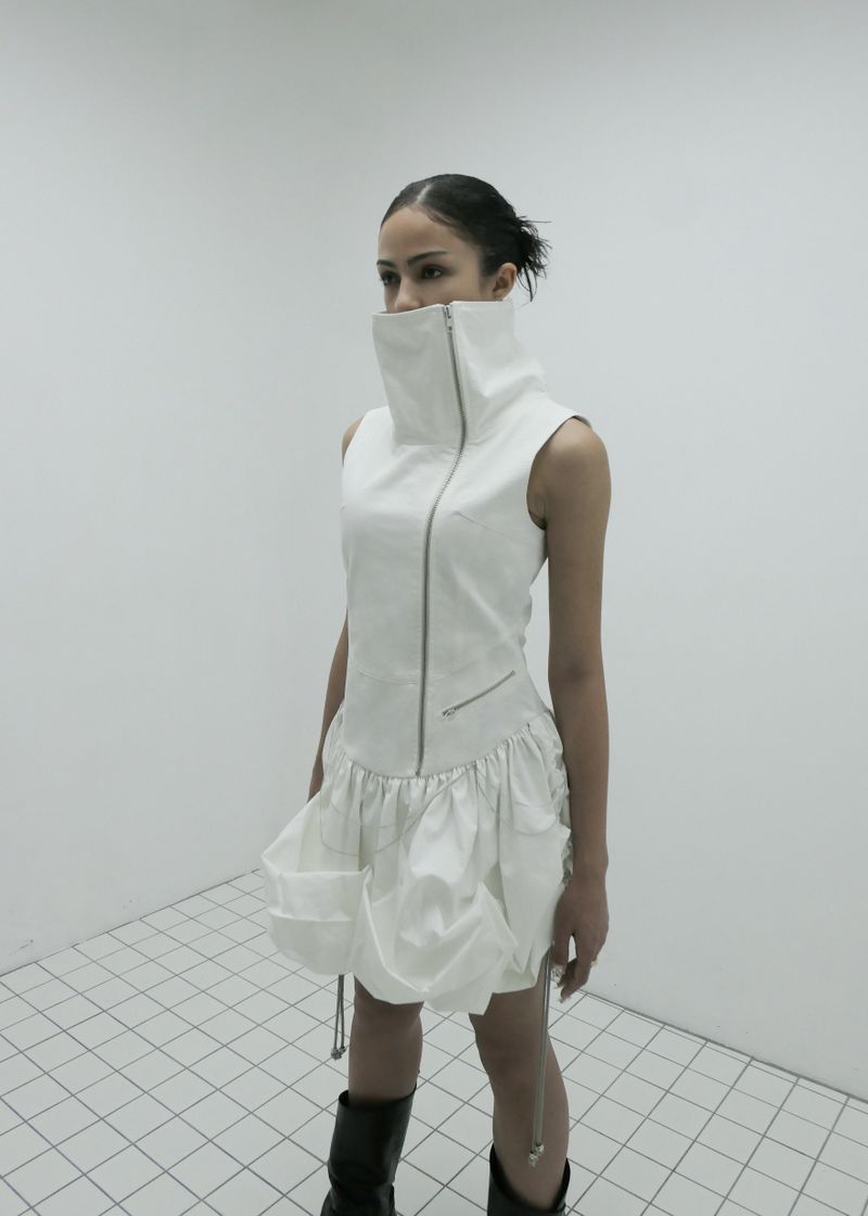 PASTER（ペースター）の「HIGHNECK UNBALANCED DRESS, WHITE（Dresses）」