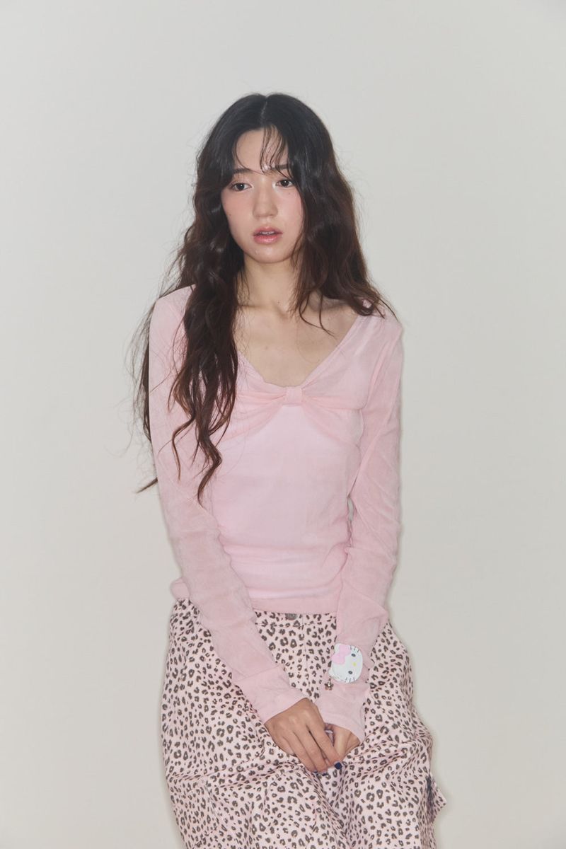 SHAKIRI（シャキリ）の「SHERRY RIBBON VELVET TOP (PINK)（Tops）」