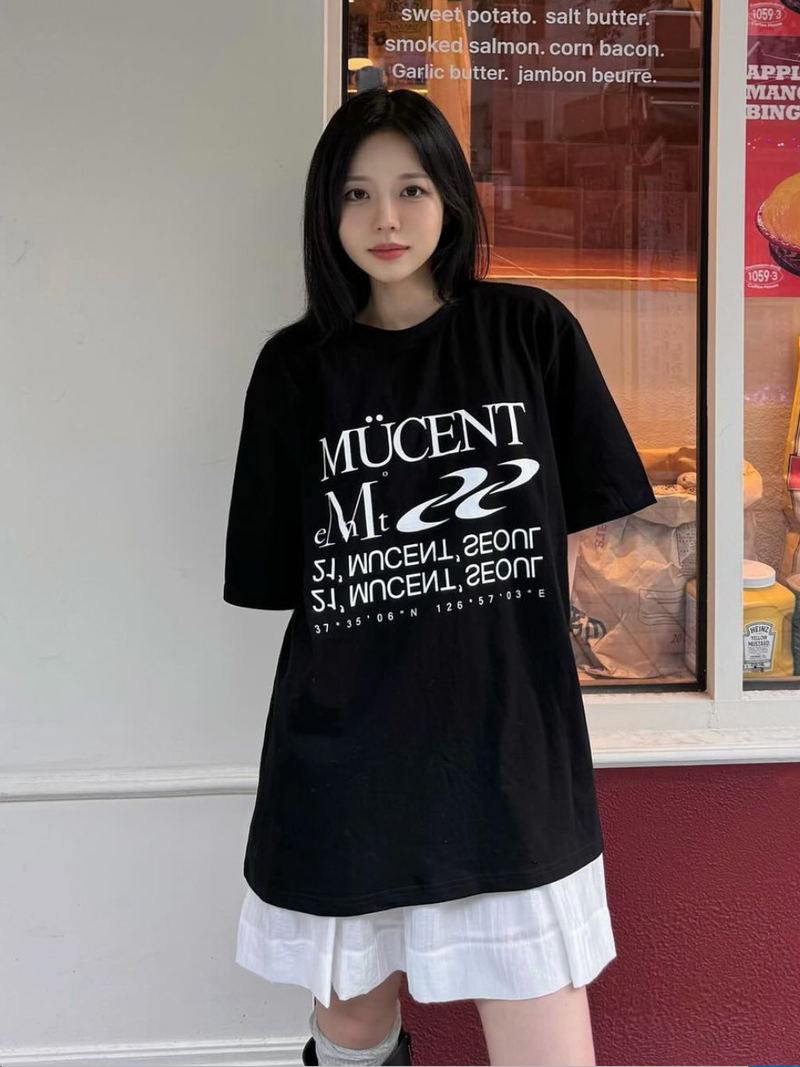 MUCENT(ムセント)の「MUCENT ESSENTIAL LETTERING HALF T(Tops)」
