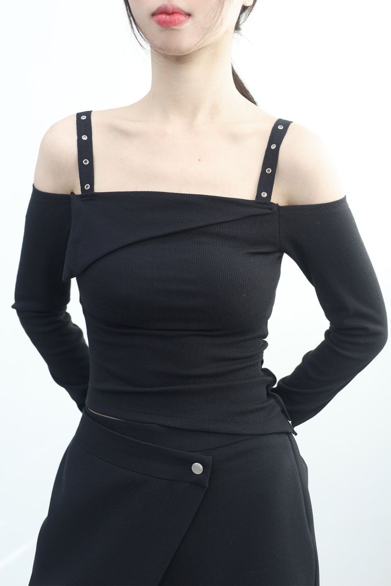 NONCODE（ノンコード）の「Gentsy Unbalanced Crop Off Shoulder（Tops）」