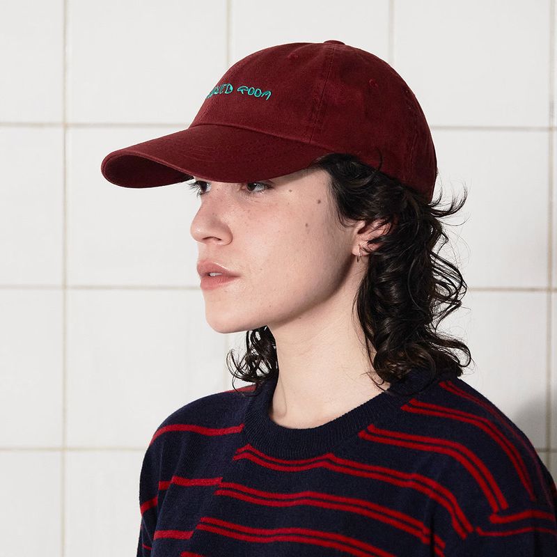 UNALLOYED ROOM CAP / BURGUNDY