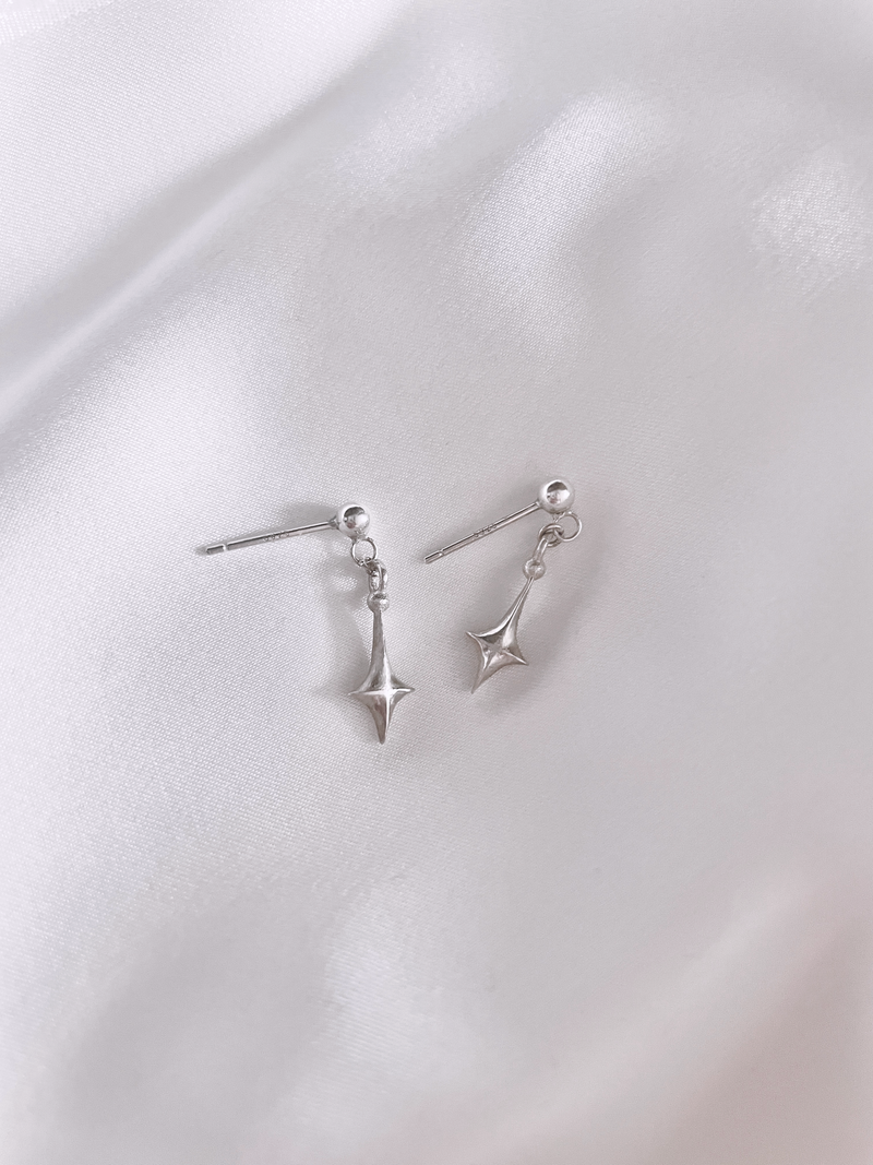 OVERGREY（オーバーグレイ）の「Single star Earrings - Silver（Accessories）」