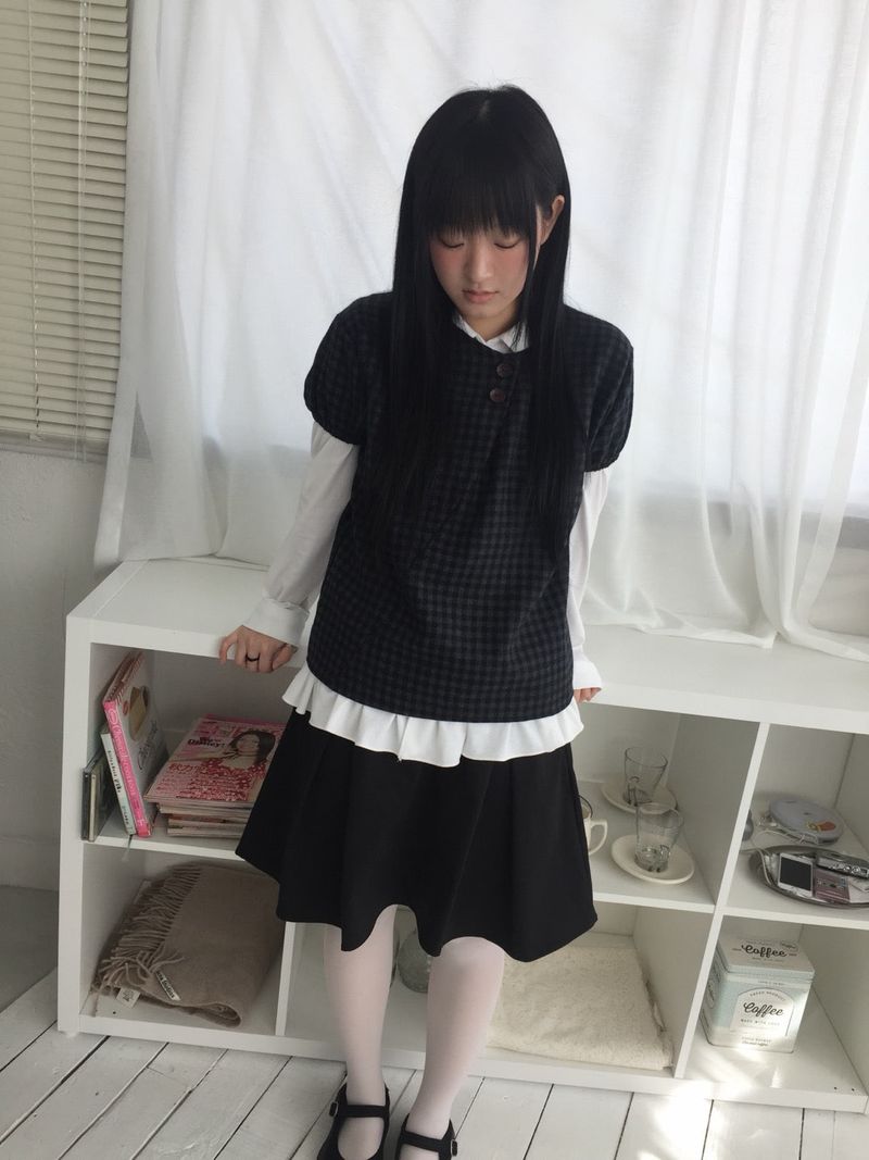 ボタンスリットミディスカート