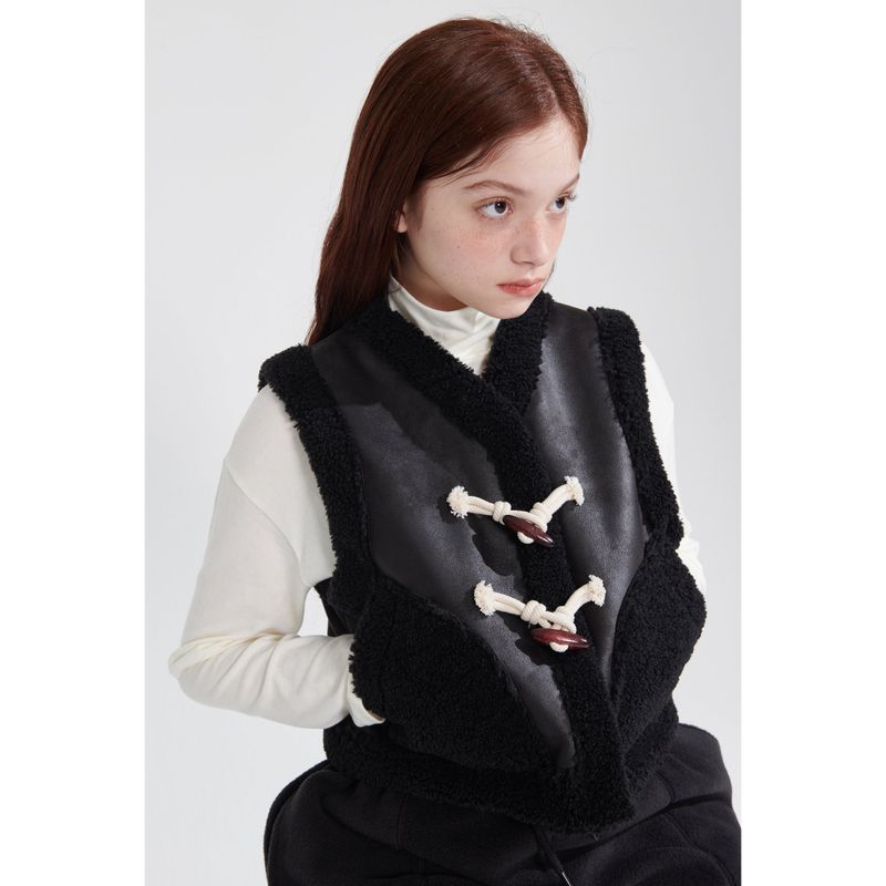 TOGGLE BUTTON ECO FUR MUSTANG SHORT VEST_BLACK
