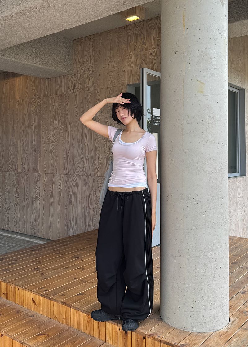 MOCHI U-NECK TEE