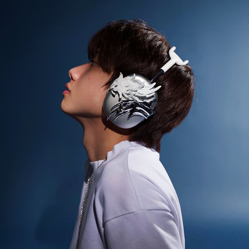 The White and Silver Wings - AirPods Max Case