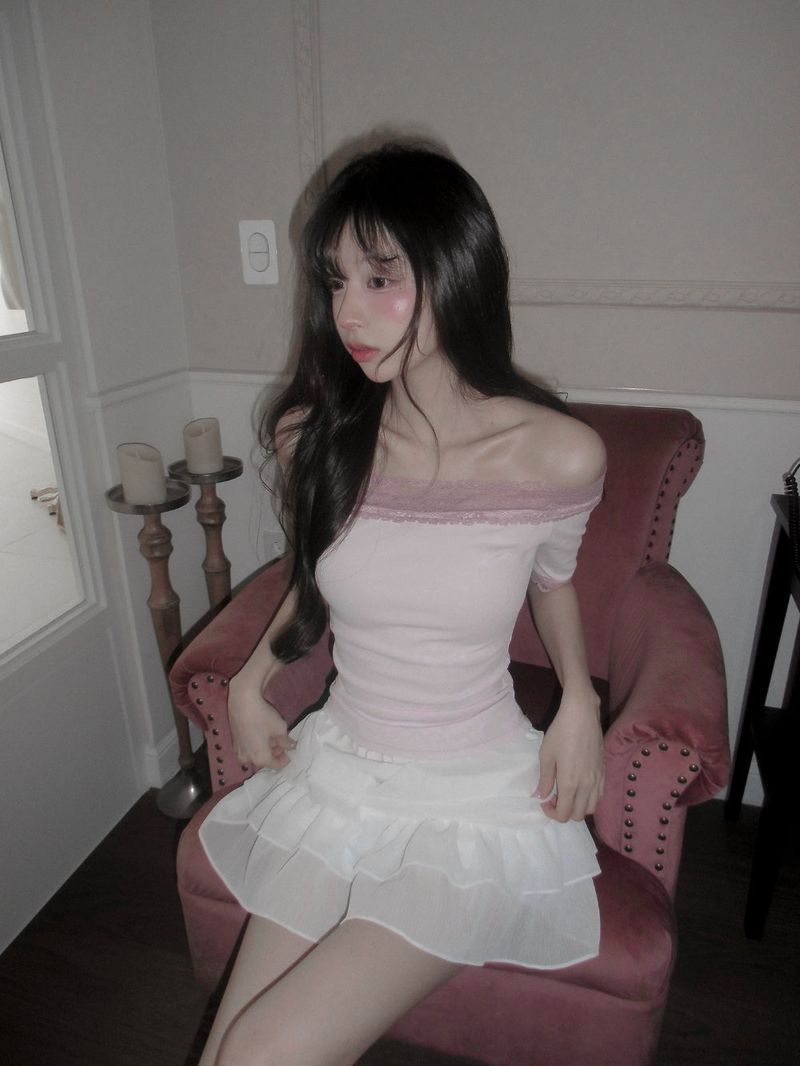 [MADE] Blair Lace Off-Shoulder Top