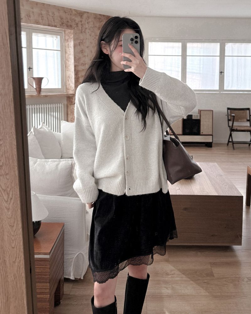 Revender unbalanced lace skirt