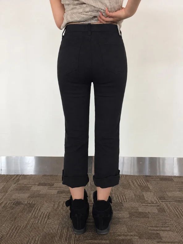 Brun Button Roll-up Capri Pants