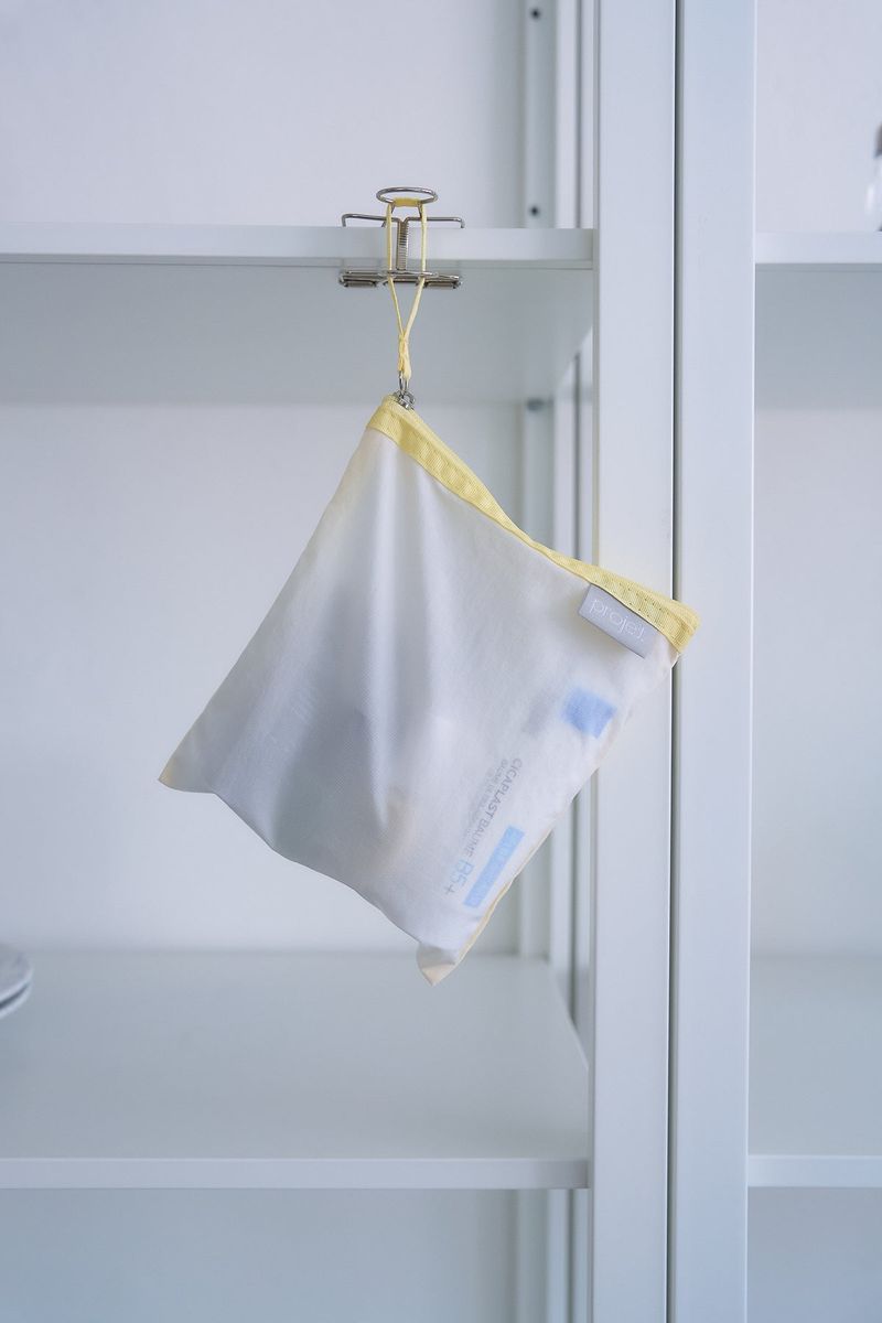 flat pouch (lemon white)