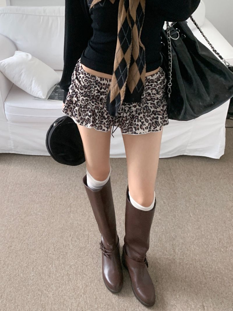 Feral Leopard Banding Mini Skirt Pants (Leopard)