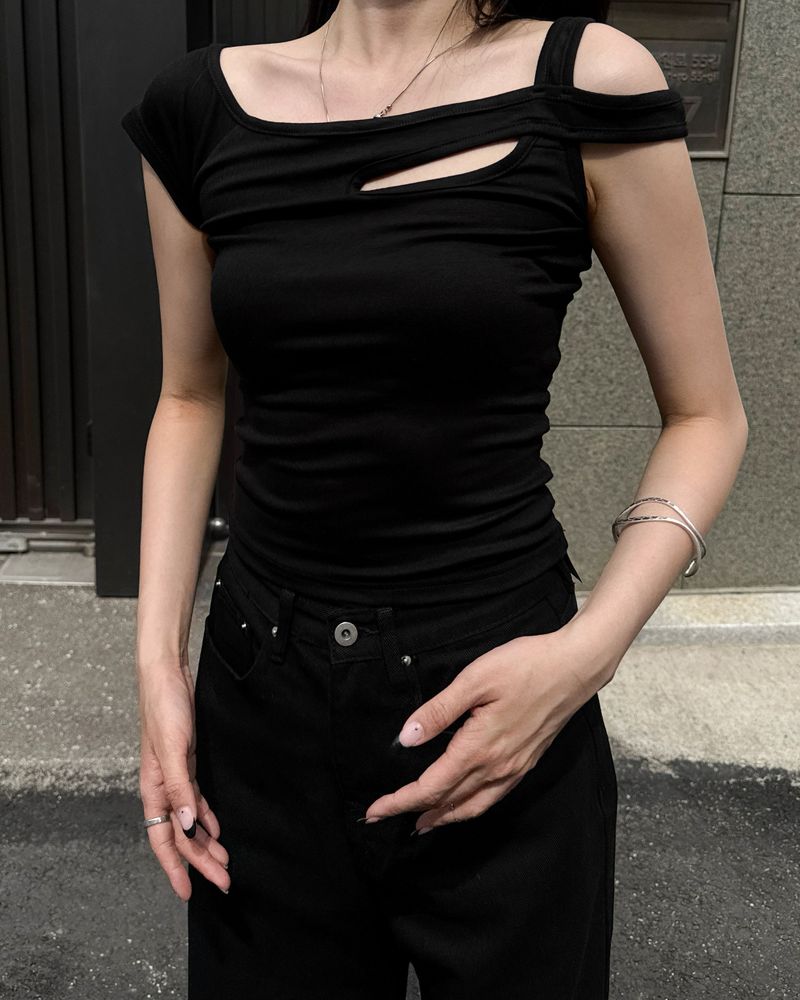  CUTOUT STRAP T-SHIRT