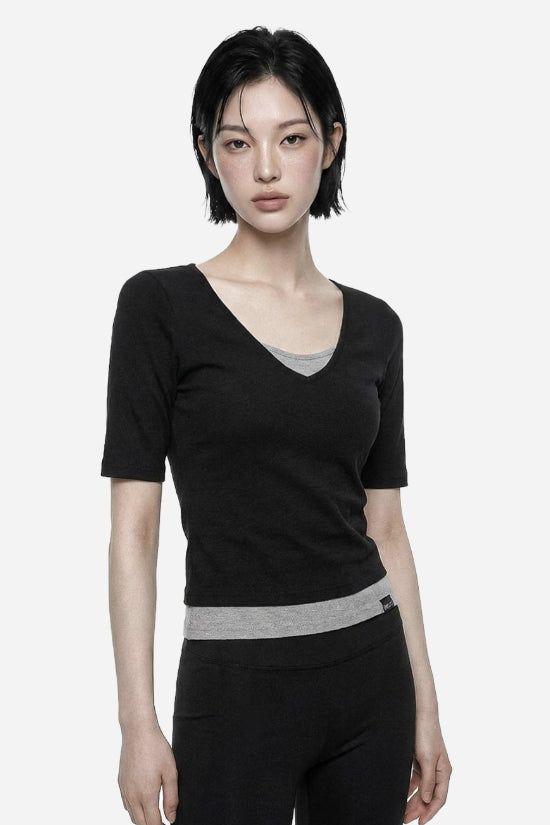 EEUN（イウン）の「26SS★ [ EEUN MADE ] Of Layered V Tee（Tops）」