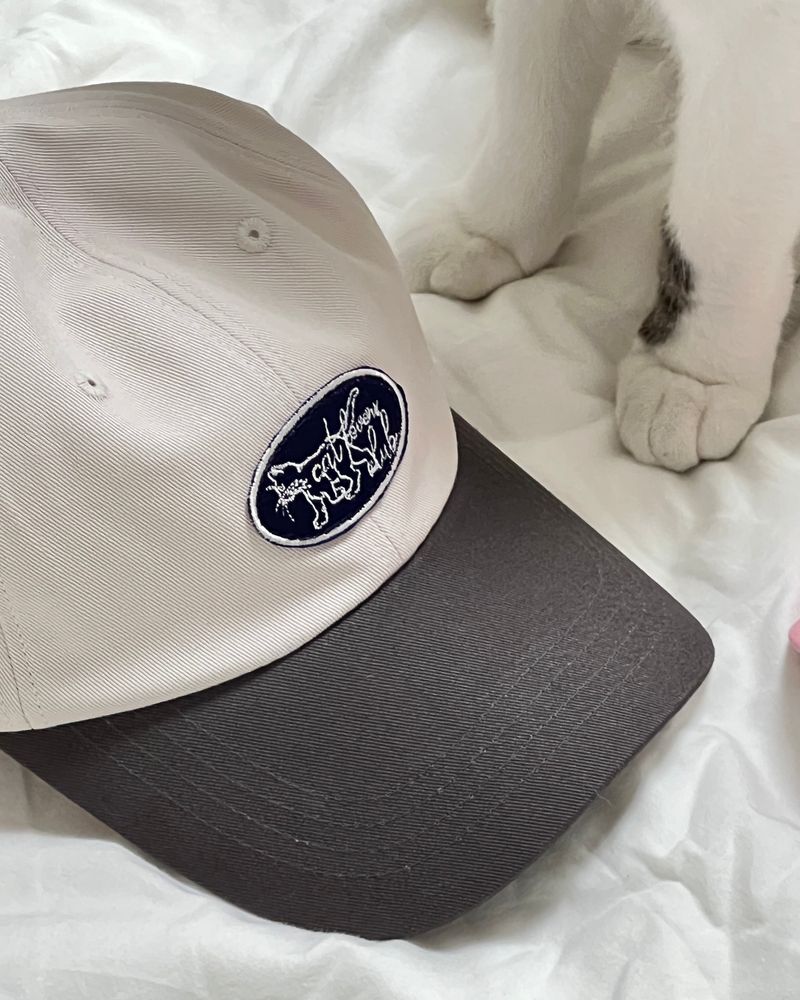 Hadde Studio（ハッデスタジオ）の「CAT LOVERS CLUB BALL CAP (3 COLOR)（Hats）」
